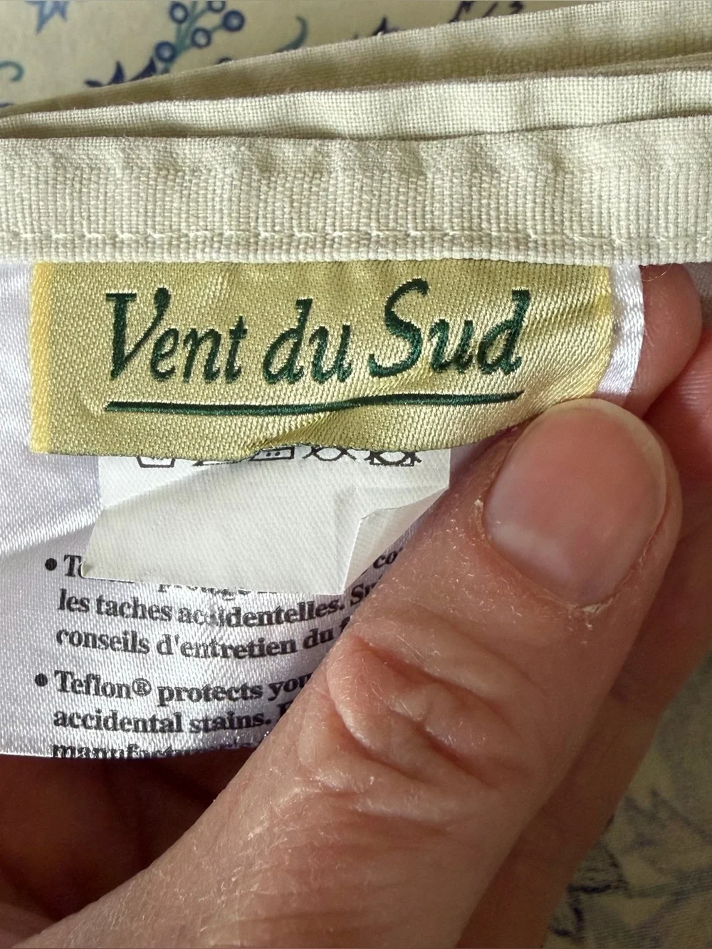 Vent Du Sud Blue and White French Tablecloth Teflon Coated Rectangular 92